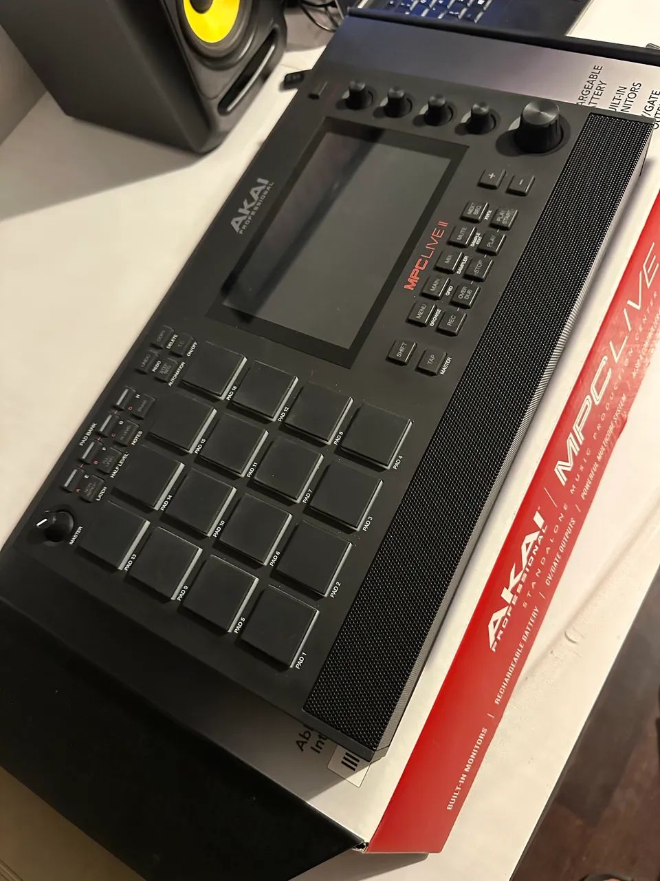 AKAI MPC LIVE 2  - Foto 5