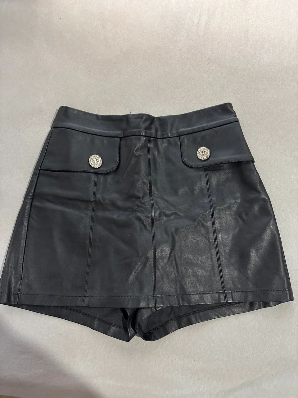 Short Saia- Couro - TAM P 