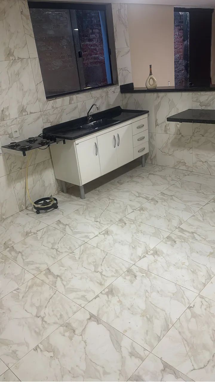 Aluga se casa fundo 3 cômodos grandes * - Foto 4