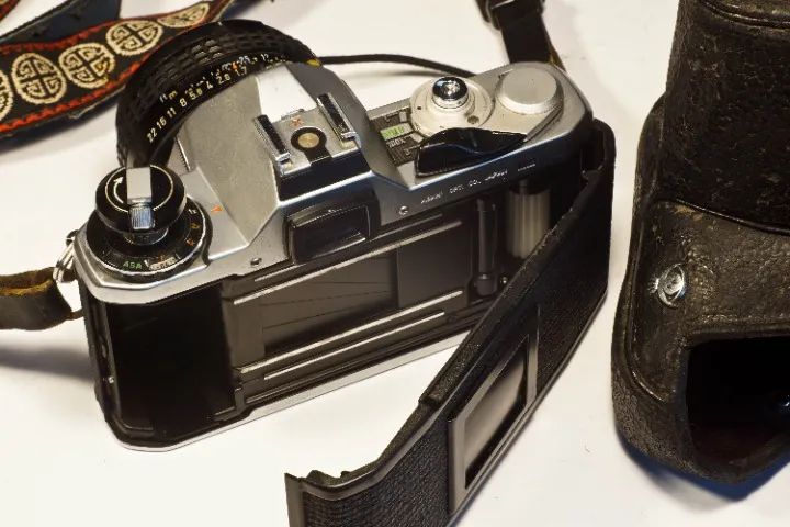 Câmera pentax ME com lente 50mf1.7 - Câmeras e Filmadoras - Rau