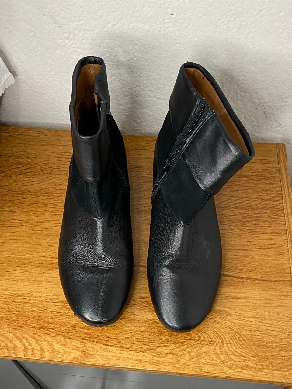 Bota Arezzo n-37  , com uma leve avaria