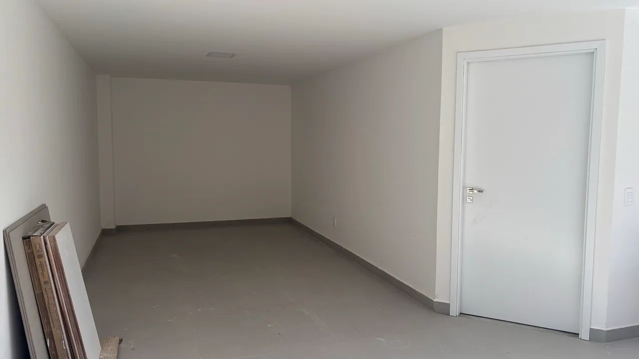 ALUGO CASA COM 3 SUÍTES, GARAGEM, MOBILIADA - Foto 2
