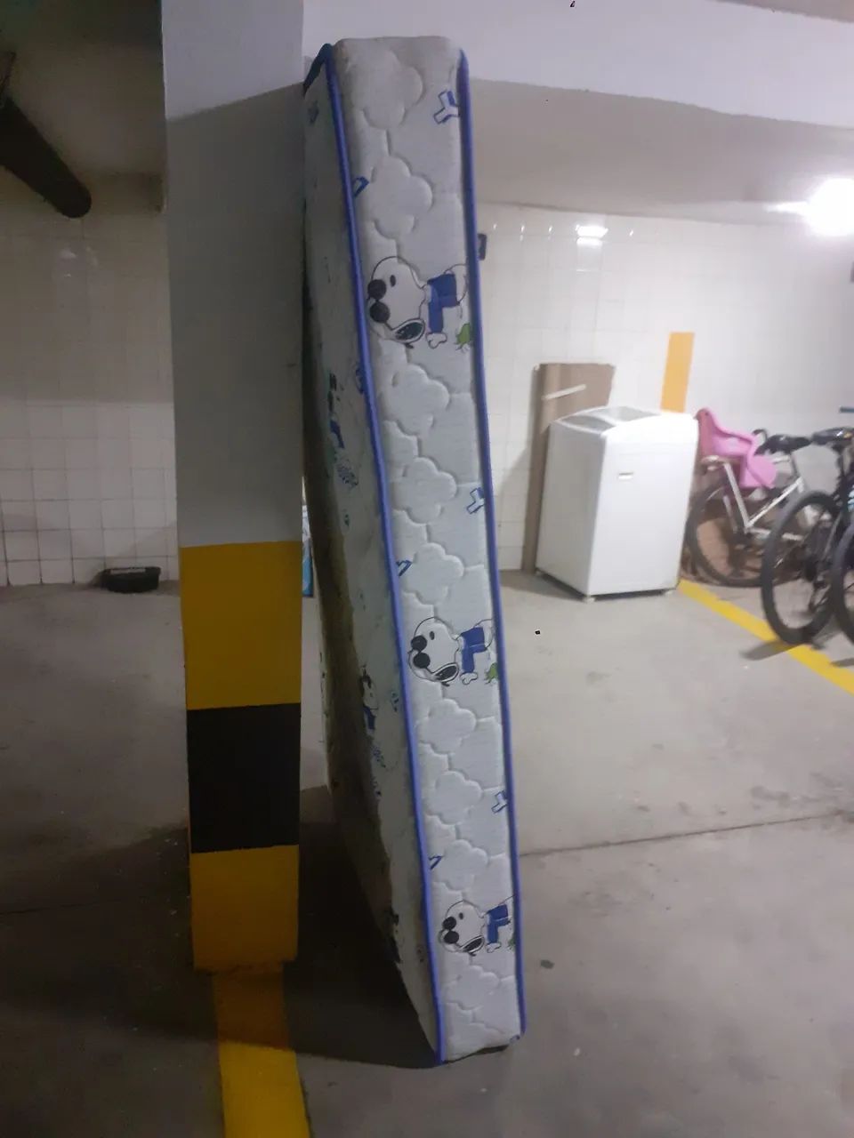 Vendo um colchão solteirão medindo 1.90x1.20x0.19 com molas ensacada  - Foto 2