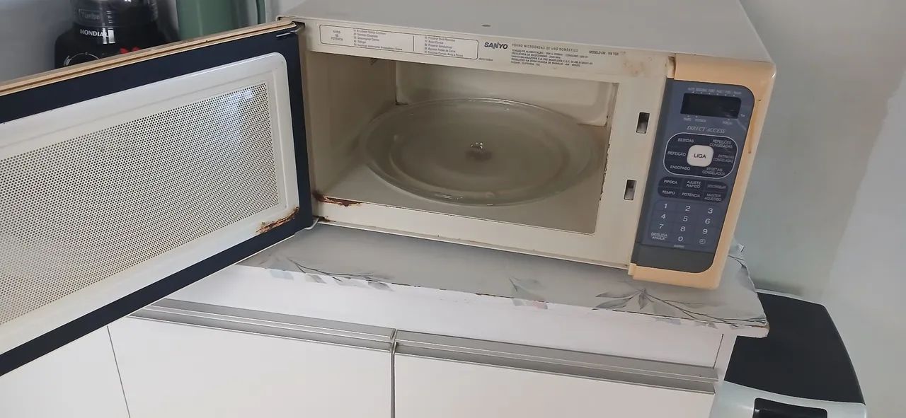 Micro-ondas da marca Sanyo usado - Foto 2