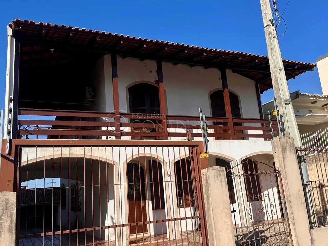 EXCELENTE CASA À VENDA - 292m² - 6 DORMITÓRIOS - EM COQUEIROS, FLORIANÓPOLIS - Foto 3