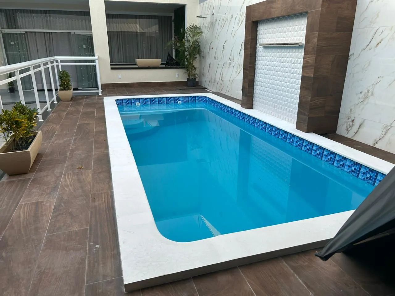 Piscina de fibra completas e instaladas com deck 