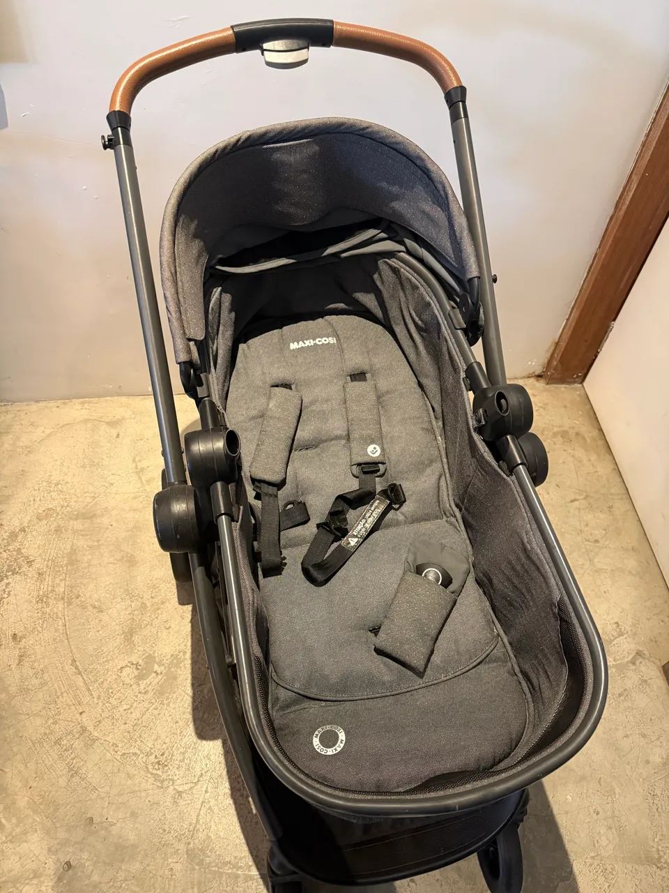 Carrinho Anna² Maxi Cosi com bebê conforto e base - Foto 4