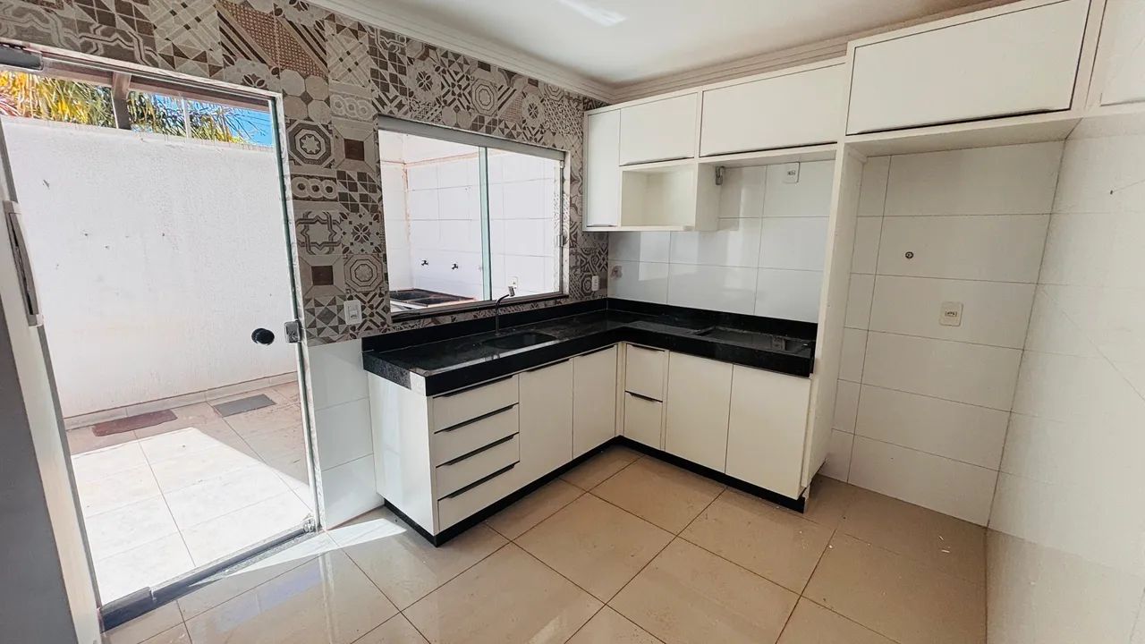 Sobrado com 3 Quartos e Closet à Venda na 110 Sul  Palmas/TO