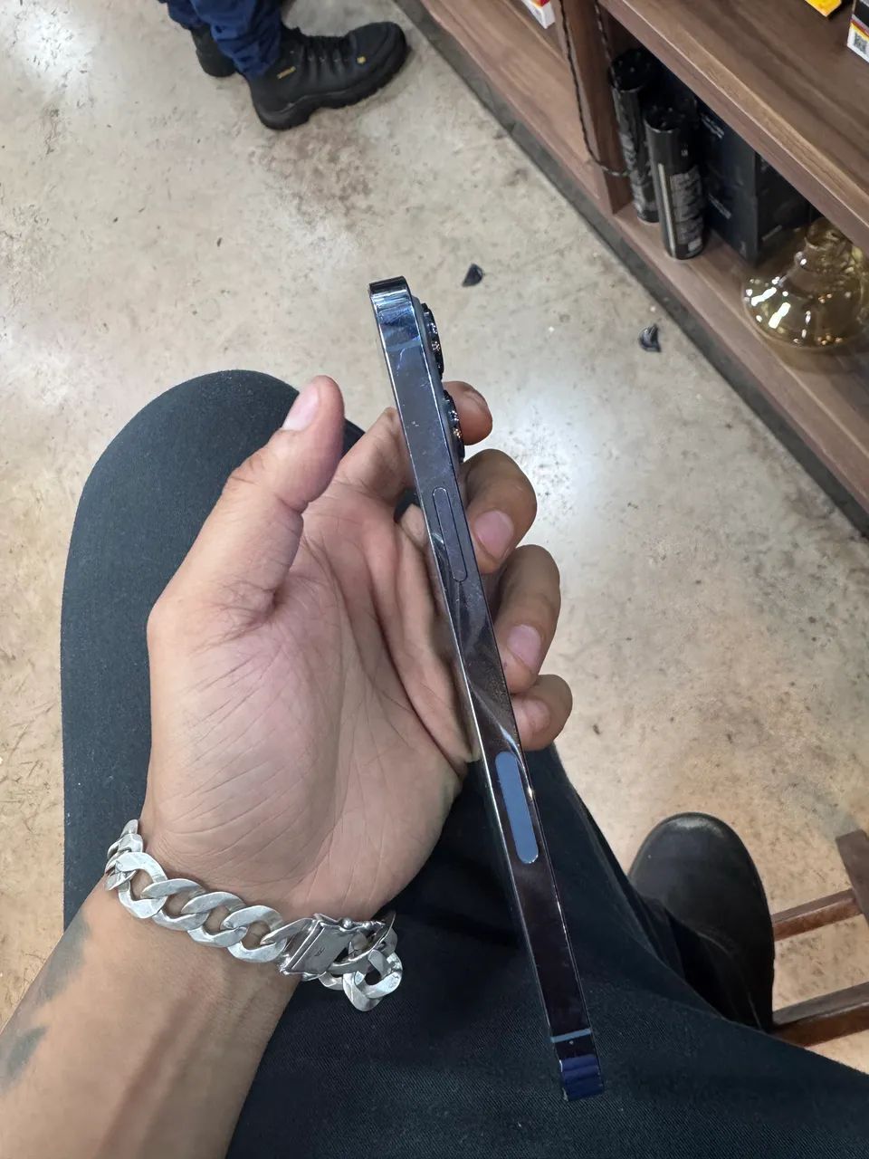 iPhone 13 Pro Max com defeito - Foto 4