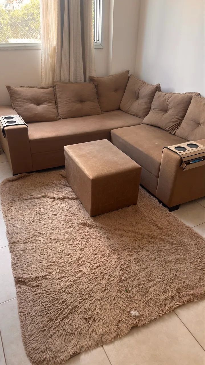 Sofá em L com suporte, puff e tapete - Foto 3