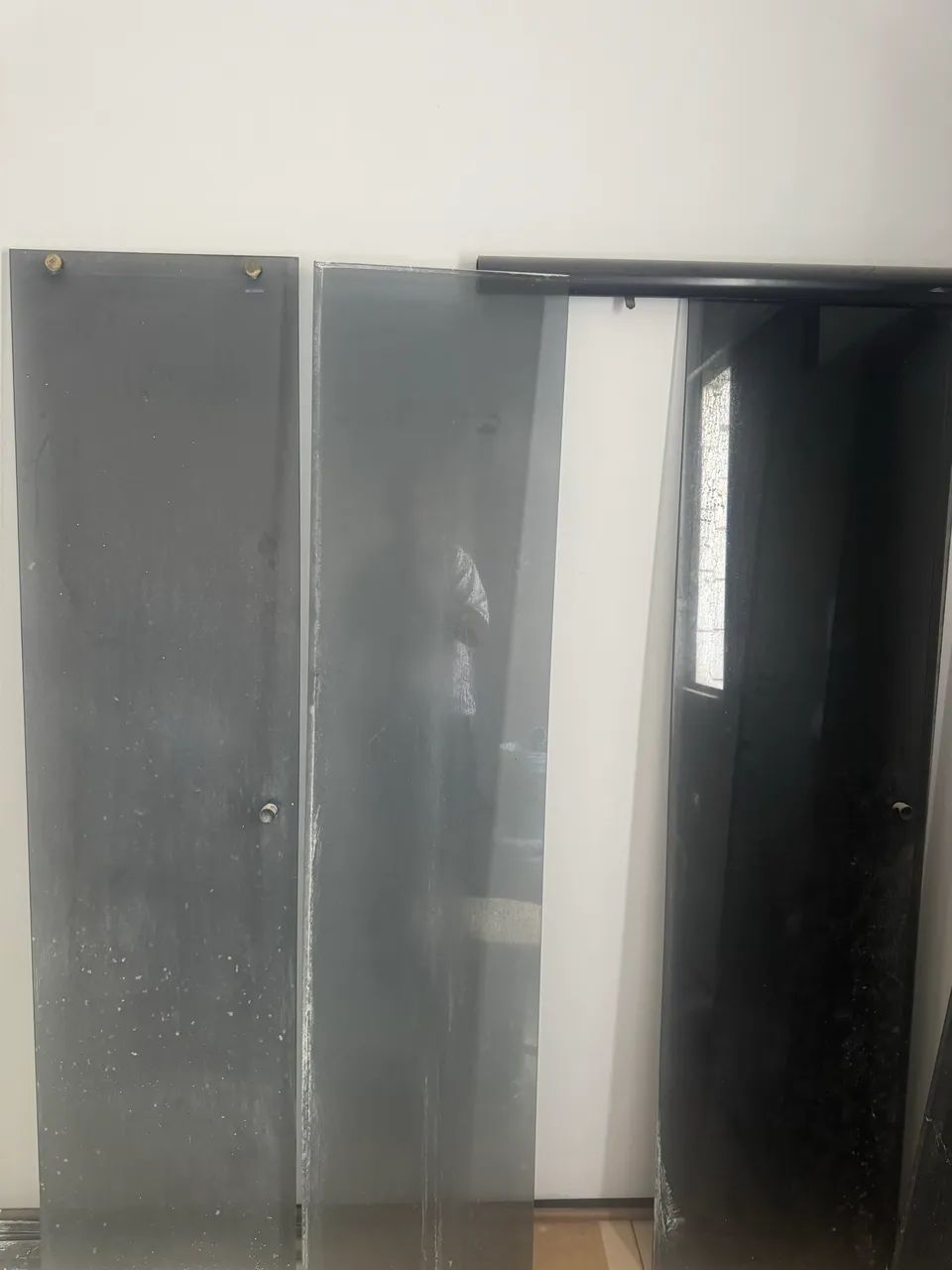 Porta de vidros de correr, 2 Box de vidros para banheiros e bancadas de mármore  - Foto 3