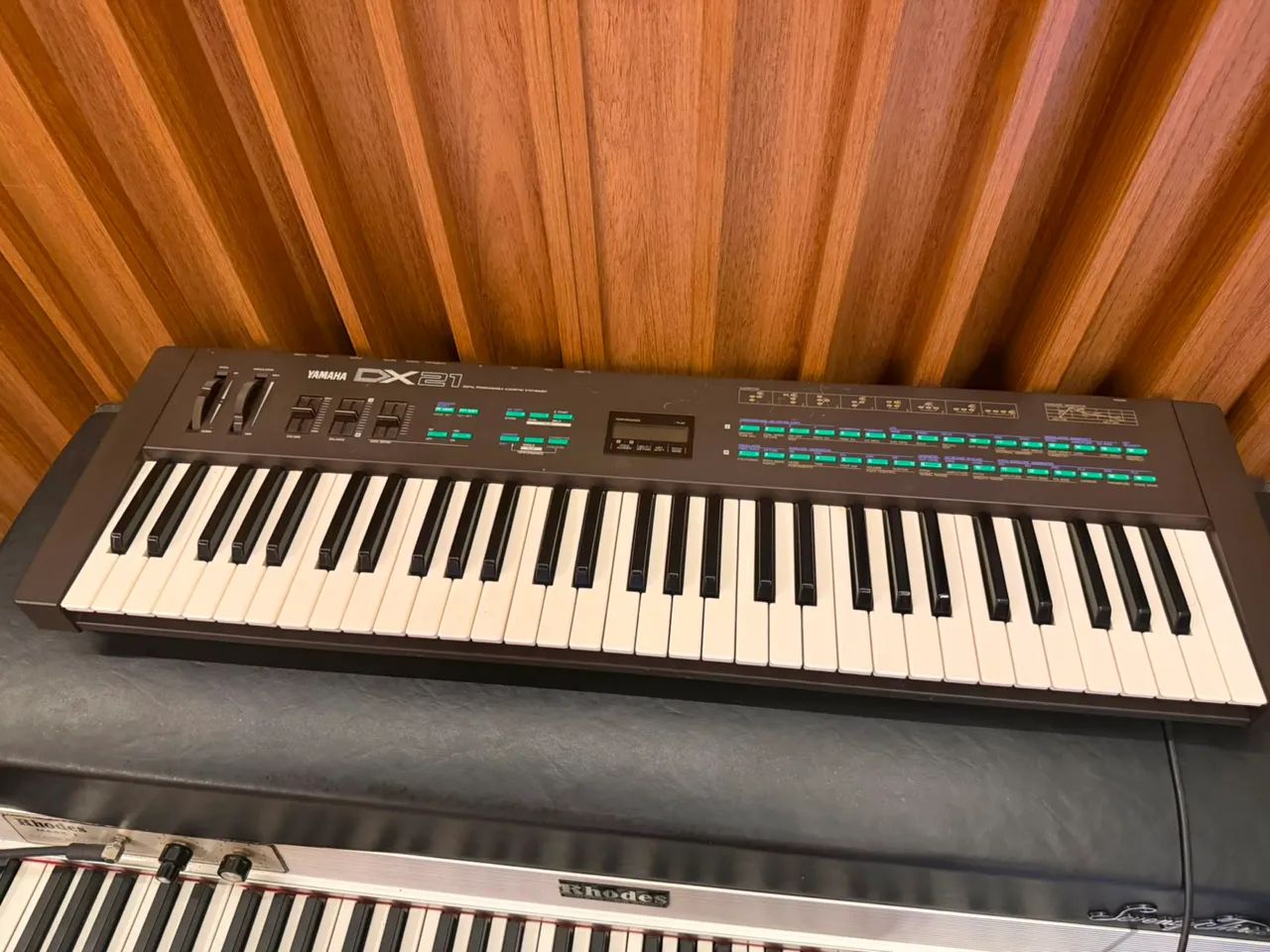 Teclado Yamaha DX21