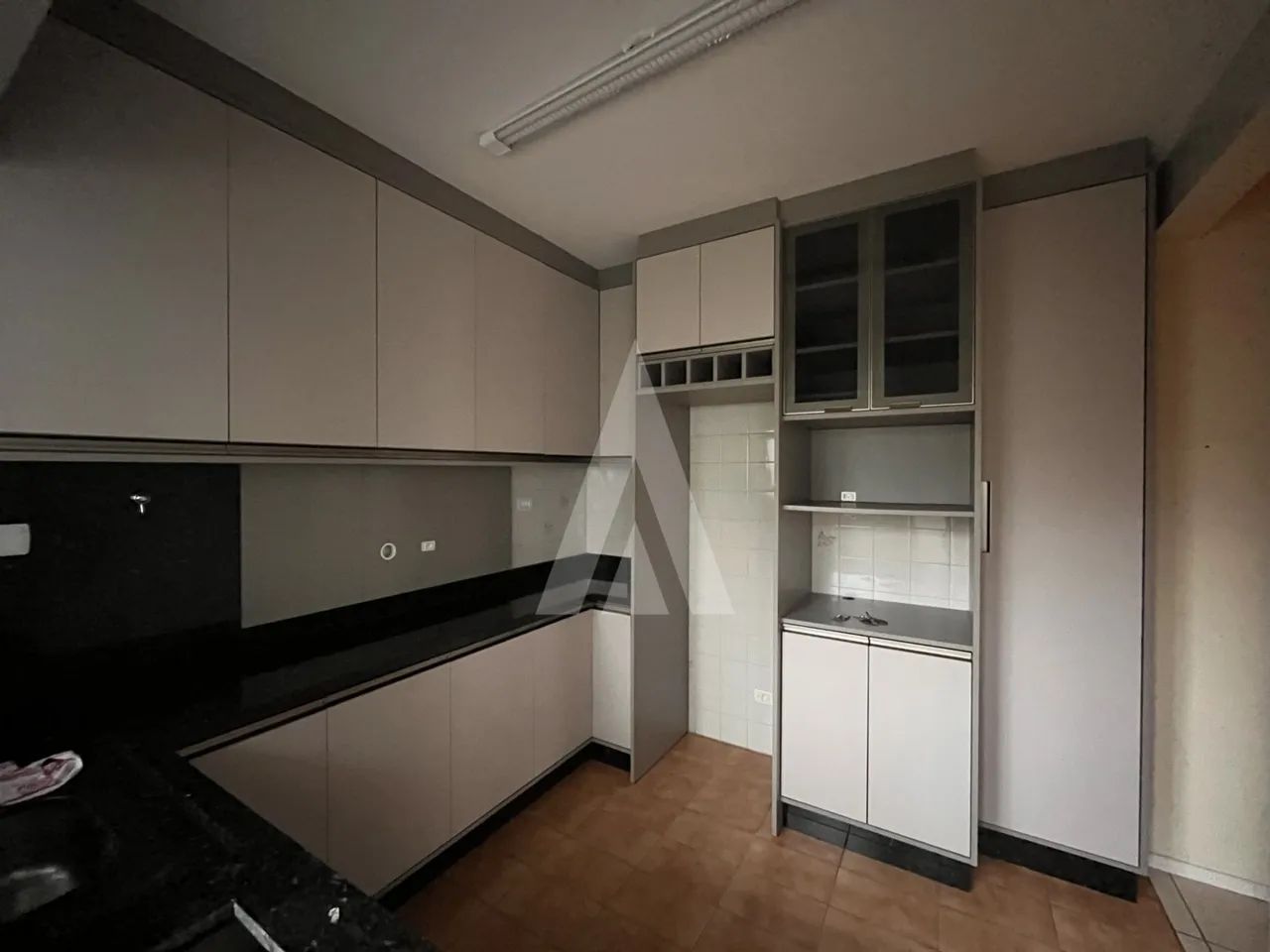 Apartamento semimobiliado com 2 quartos no bairro Glória - Foto 4
