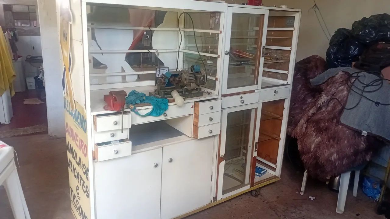 Chaveiro com a maquina de fazer chave e Morsa - Foto 3