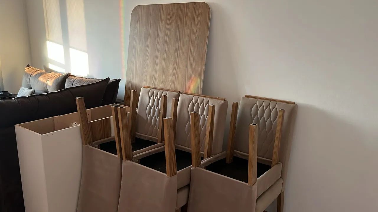 VENDO MESA DE JANTAR COM 6 CADEIRAS - Foto 5