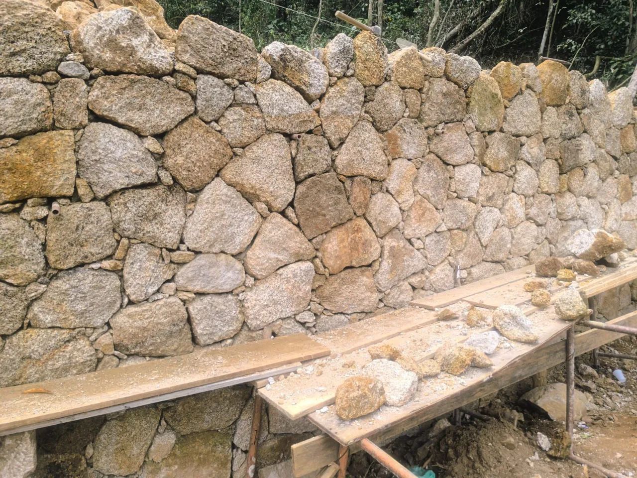 PEDRA MOLEDO BRUTA(CAMINHÃO)