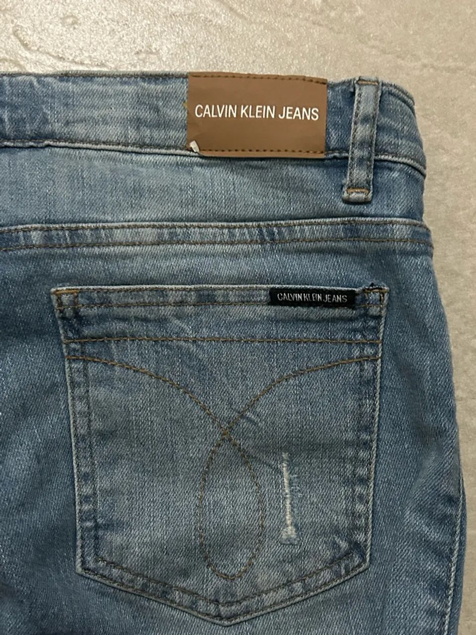 calça jeans flare calvin klein  - Foto 4