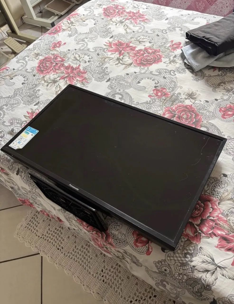 VENDO TV SMART 32 polegadas COM DEFEITO NO DISPLAY
