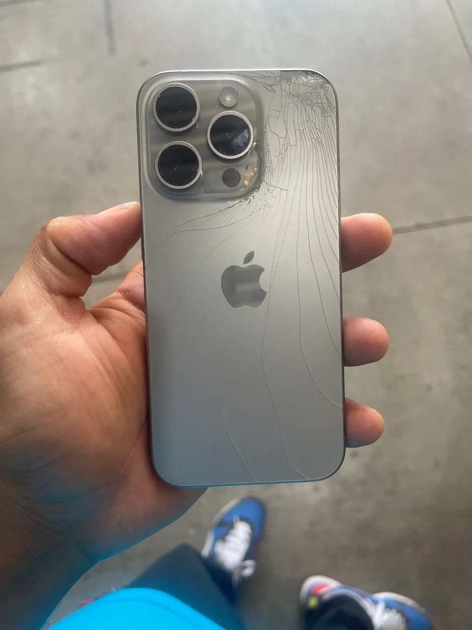 iPhone 15 pro 256g
