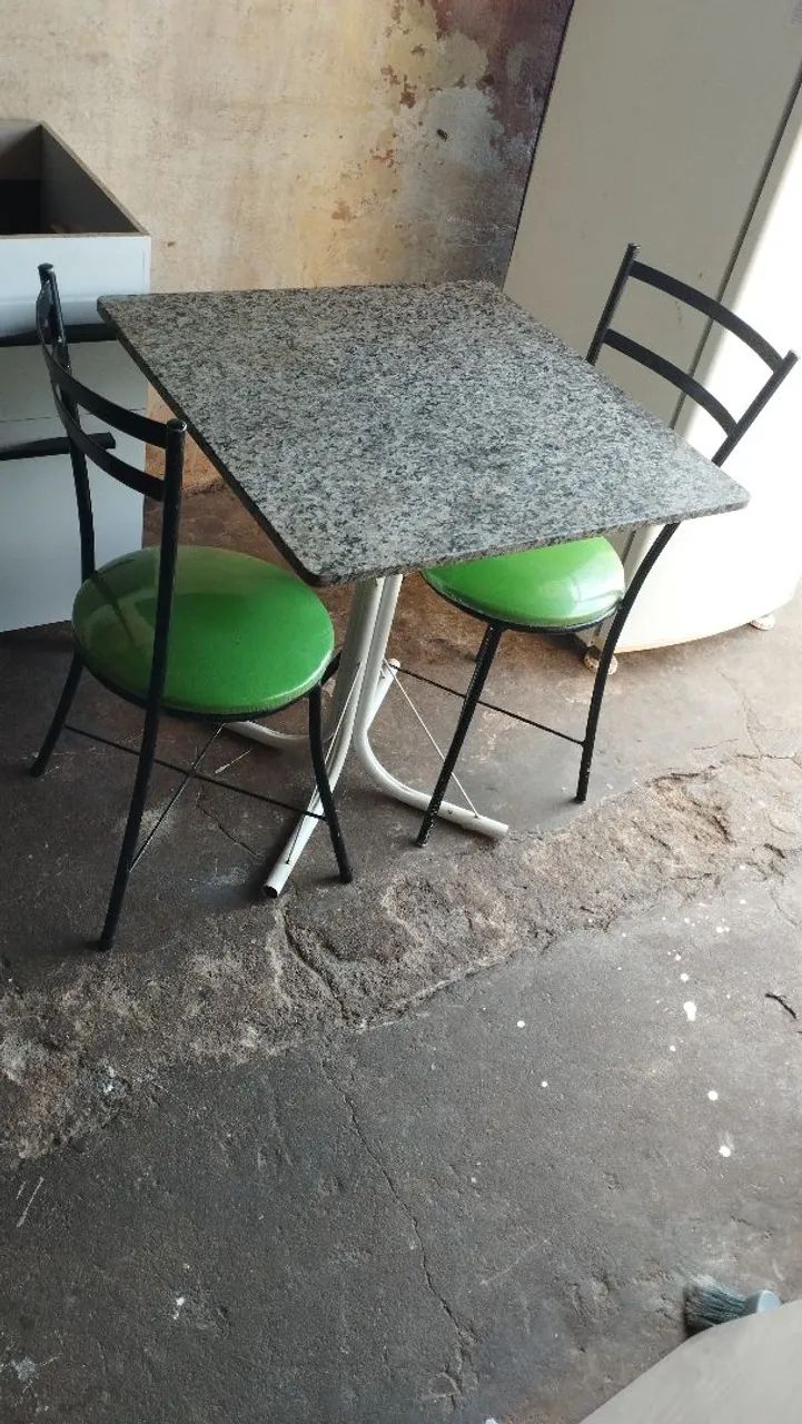 Mesa de mármore com 2 cadeiras  - Foto 3