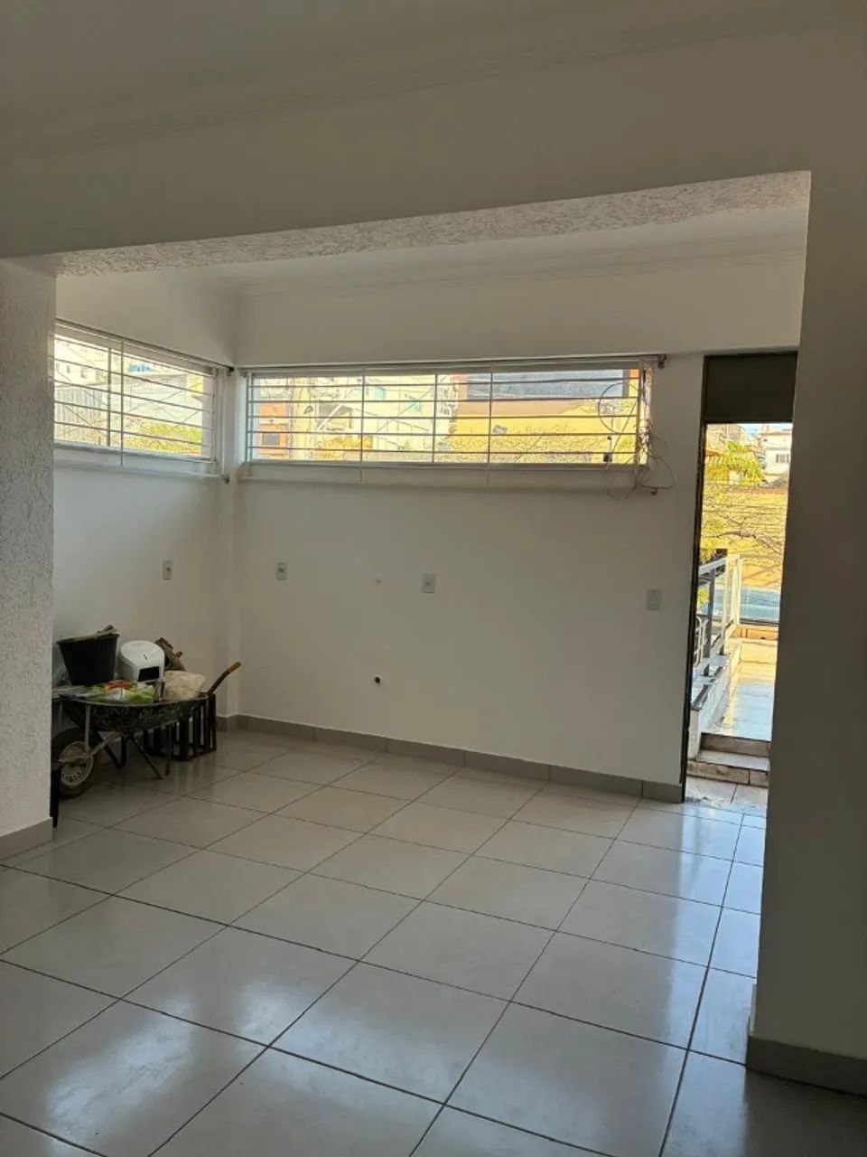 Aluga casa Comercial bem espaçosa e com varanda próximo a Igreja Dom Bosco. - Foto 3