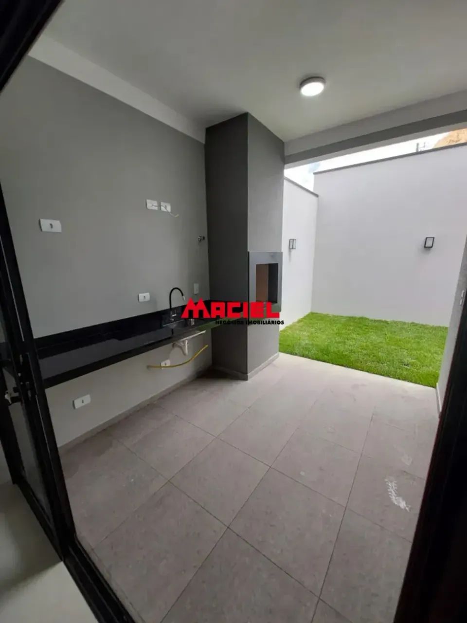 Casa com 3 Dormitórios e Espaço Gourmet no Portal dos Pássaros
