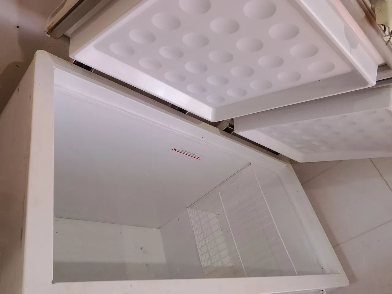 Vende-se freezer semi novo, funcionando perfeitamente. - Foto 4