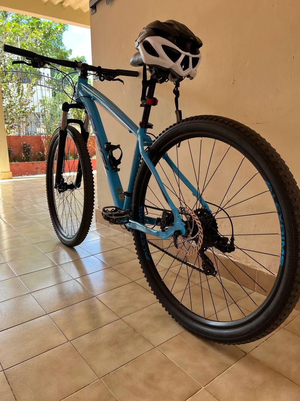 Bicicleta Oggi Hacker Sport Aro 29 Azul + Capacete e Suporte de Garrafa - Foto 3