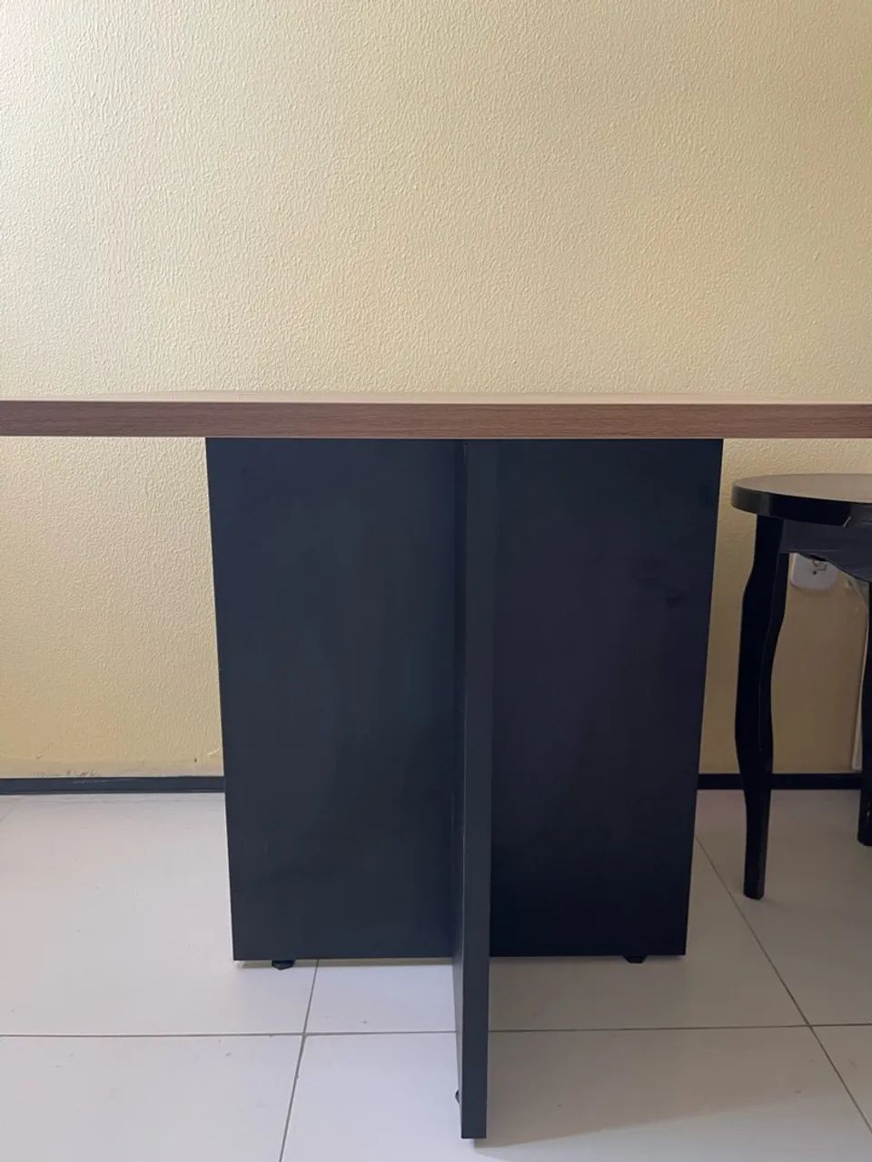 Mesa com tampo de madeira  - Foto 2