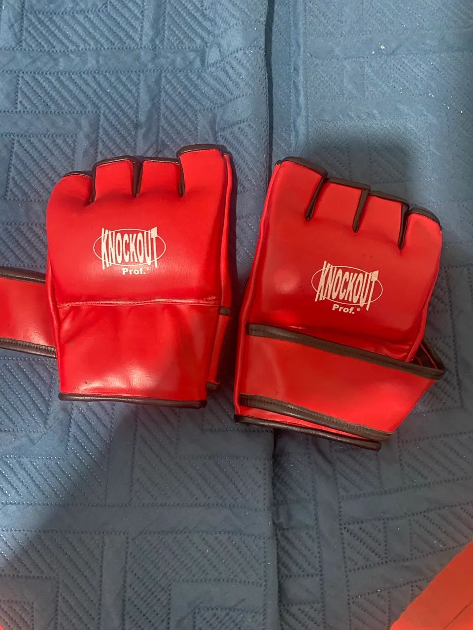 saco de vermelho com 90 cm de altura, acompanha com par de luvas vermelhas - Foto 2