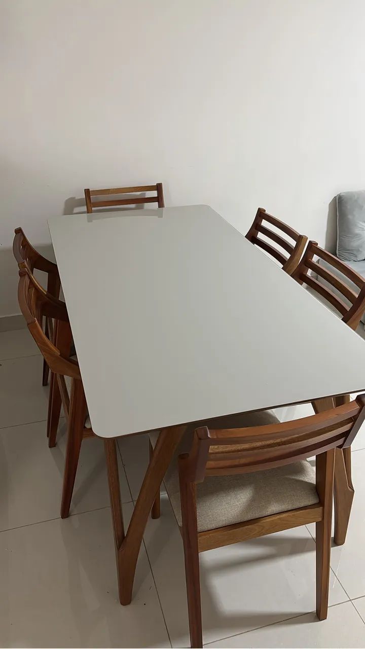 Mesa de Jantar Semi Nova - Excelente Estado 