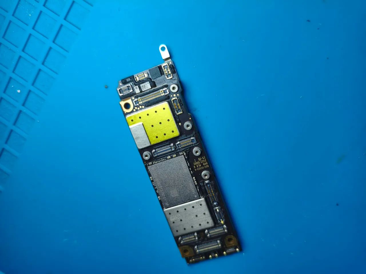 PLACA IPHONE 11 RETIRADA DE COMPONENTES  - Foto 2