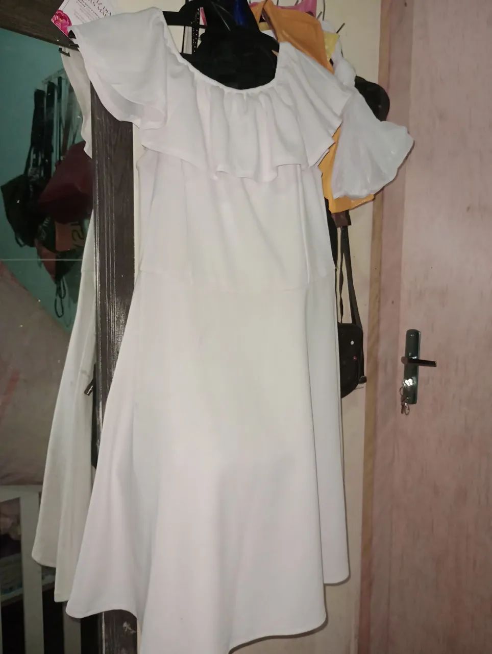 Roupas e sandálias  - Foto 4