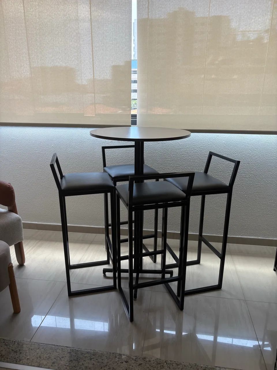 Conjunto mesa alta bistrô redonda Imbuia - Foto 3