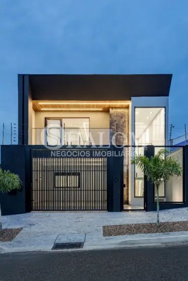 Sobrado à venda em Maringá, Jardim Munique, com 4 quartos, com 260 m²