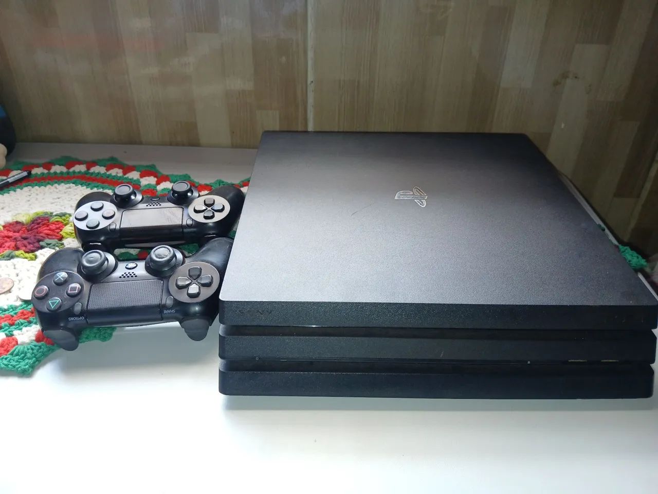 Ps4 pro de 1tb com dois controles