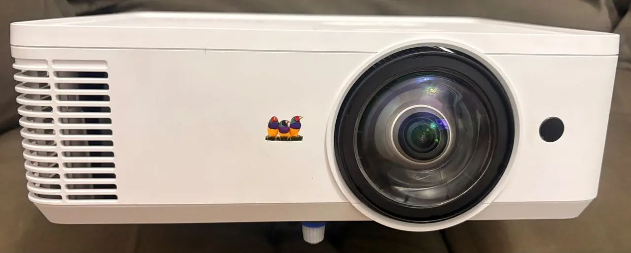 Projetor ViewSonic PS502W-2. 100 polegadas em apenas 1,1 metro de distância, ULTRA BRILHO.