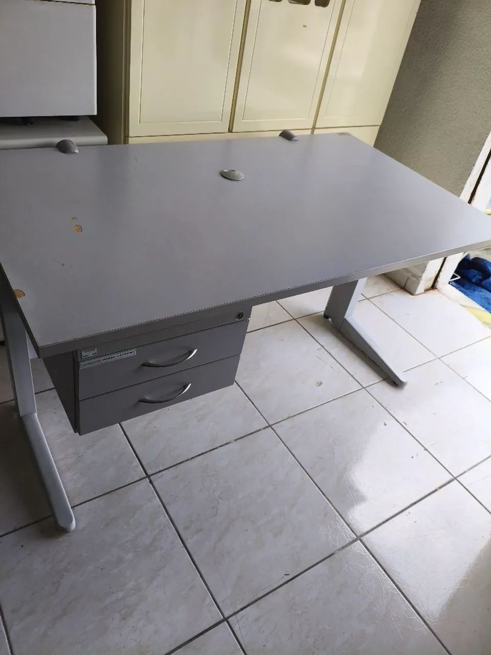 Mesa de escritório resistente 