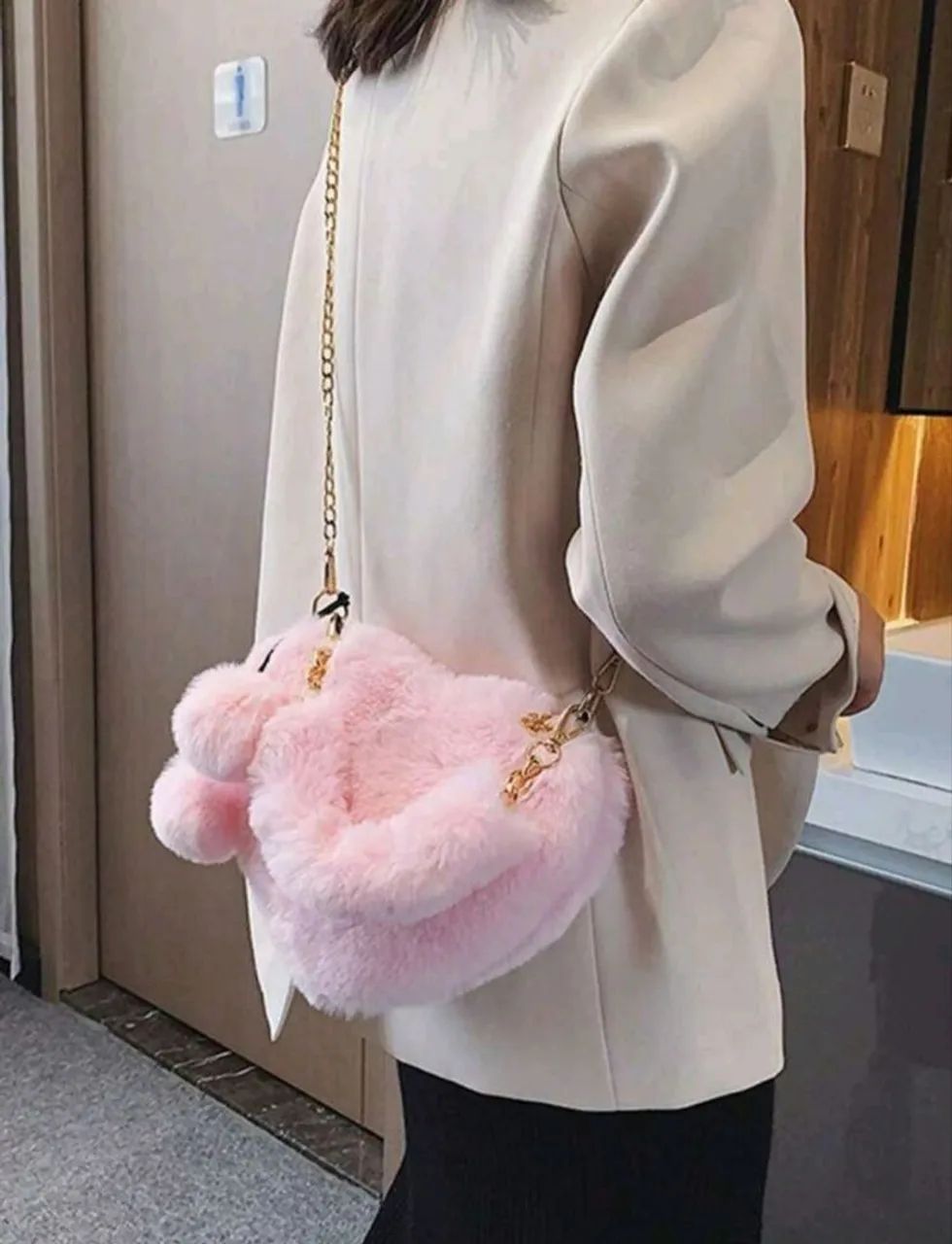 BOLSA FEMININA PELÚCIA CORAÇÃO ROSA - Foto 5