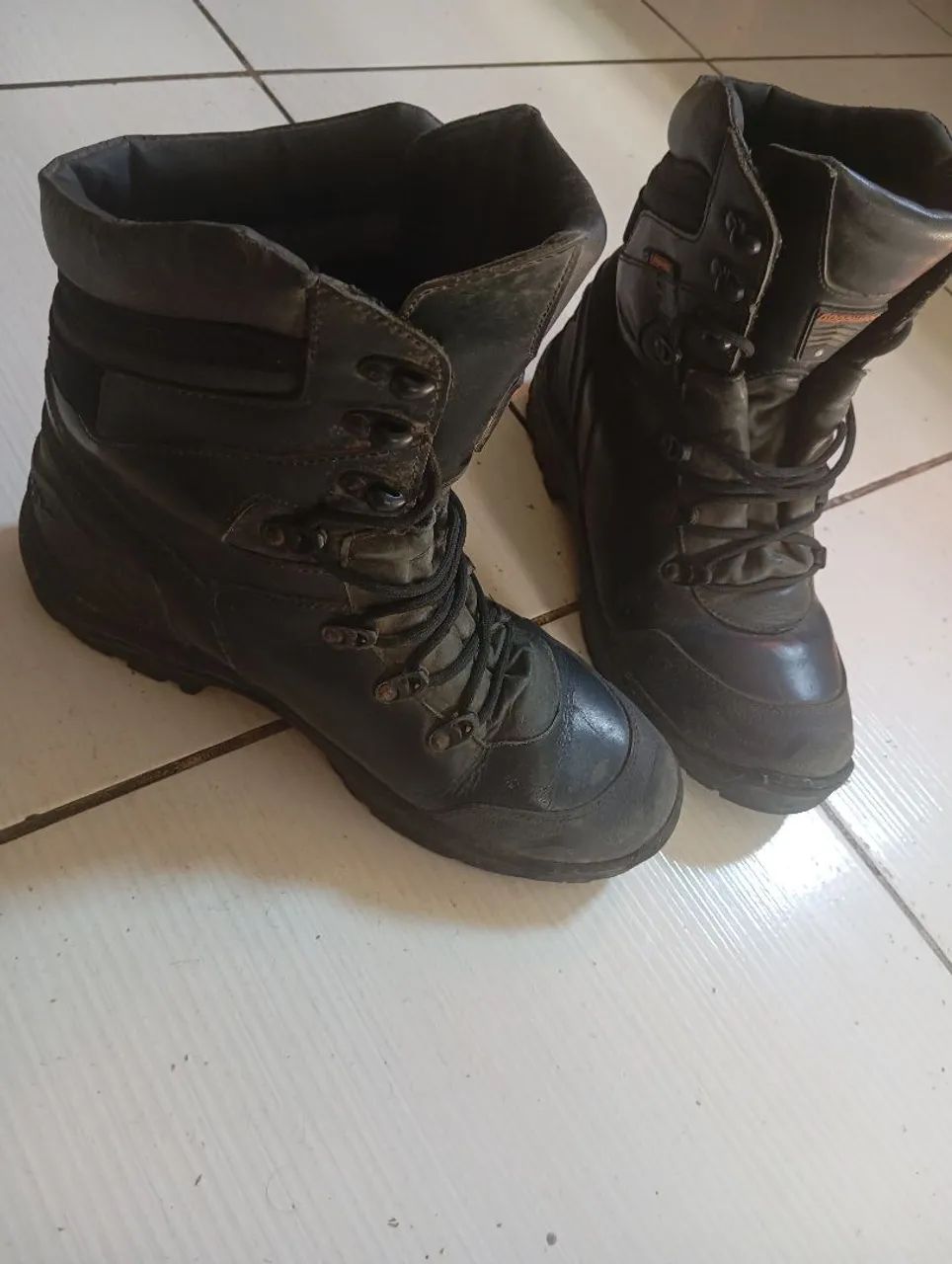 Coturno semi-novo