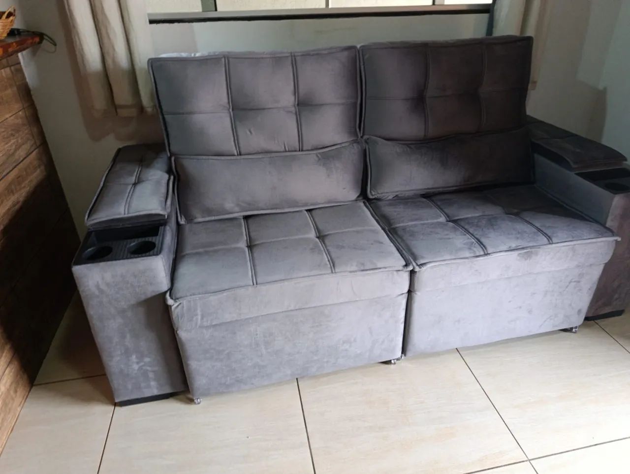 SOFÁ RETRÁTIL COM PORTA COPOS ? - Foto 2