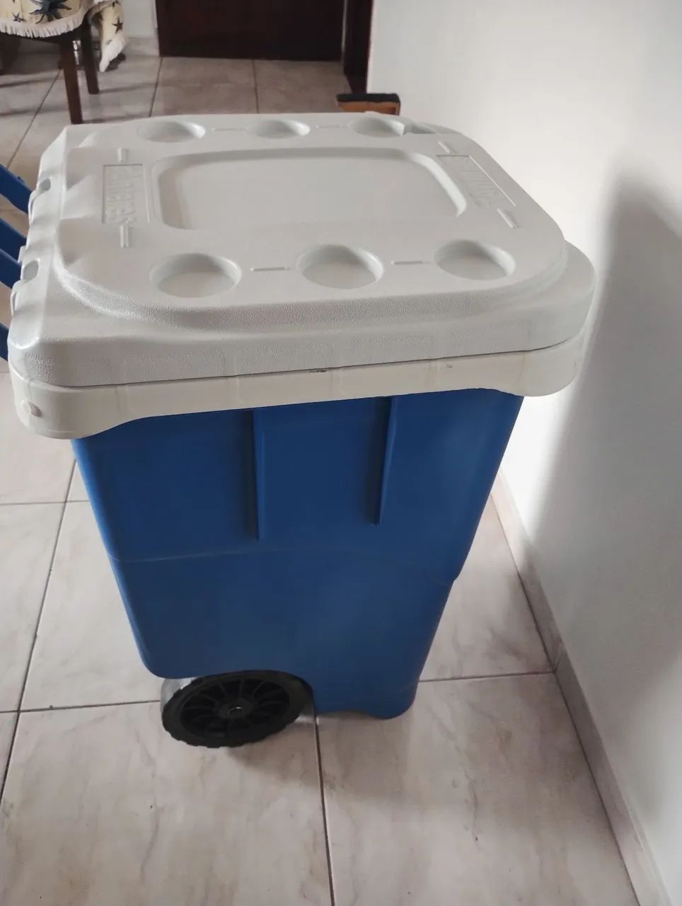 Carrinho Caixa Cooler Termico Com Rodas Antares 63 Litros - Foto 5