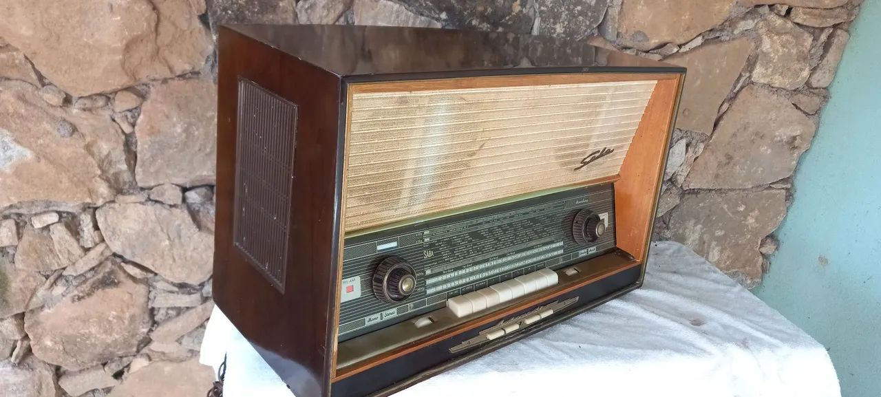 Radio antigo valvulado saba com fm funcionando perfeitamente  - Foto 3