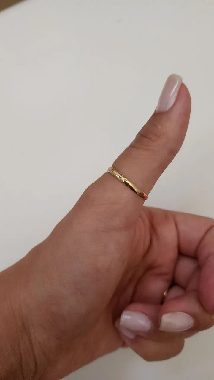 Anel/ Aliança de ouro 18k. Peso 0,7g aro22 - Foto 3