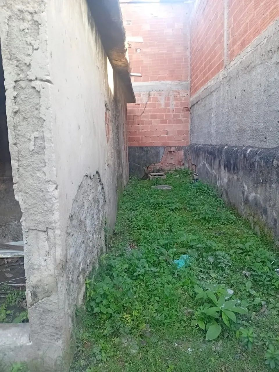 Vendo casa com terreno grande e duas quitinetes  - Foto 4