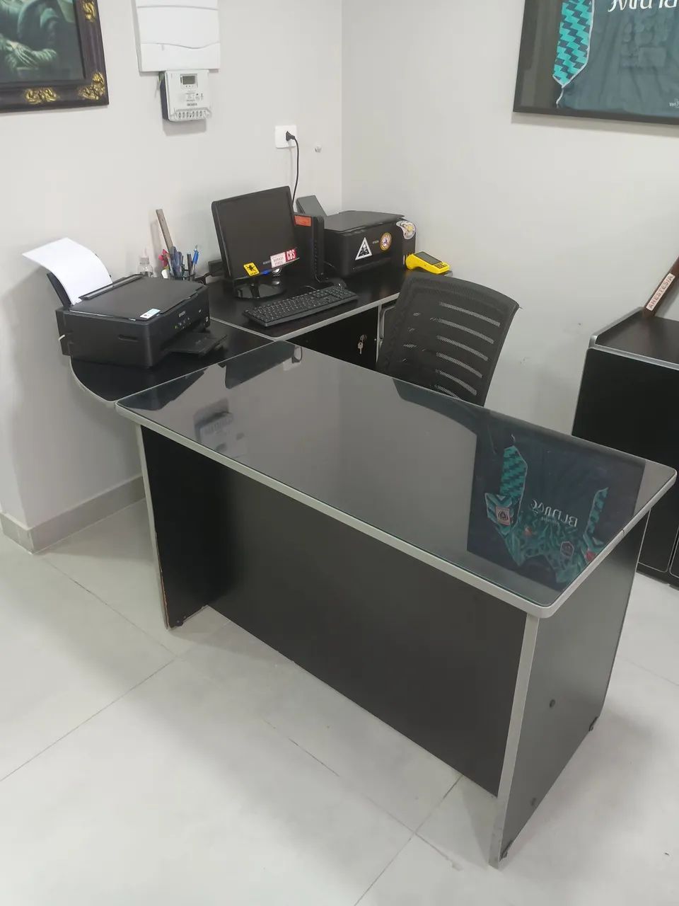 Mesa de escritório ....2 mesas + canto 