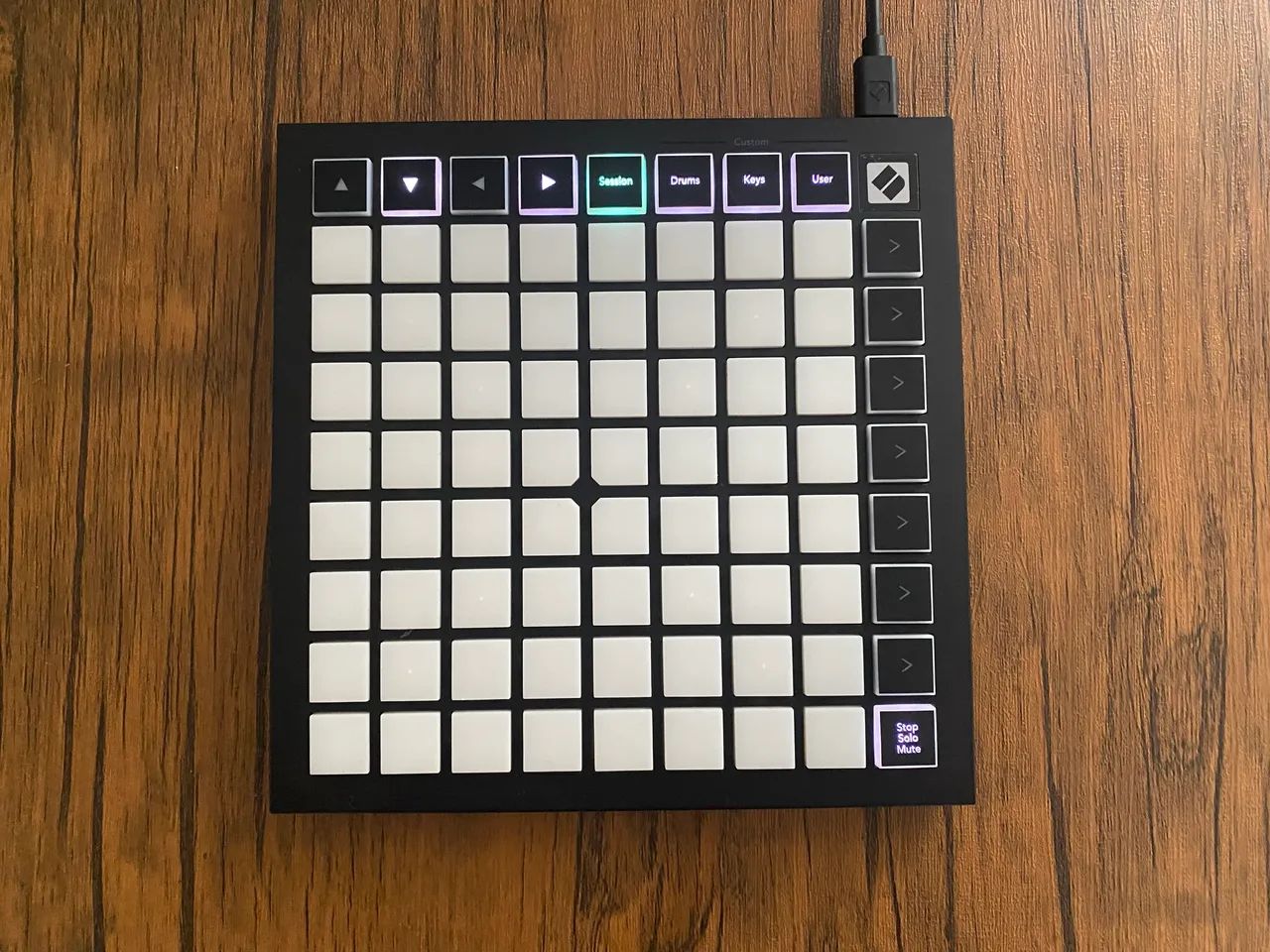 Launchpad Mini mk3 Controlador Midi Novation - Foto 2
