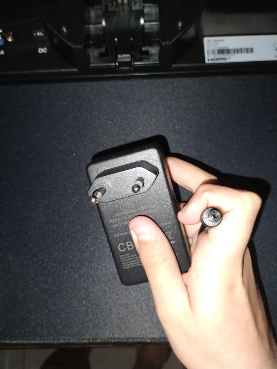 Monitor possui HDMI e DC e o pezinho  - Foto 3