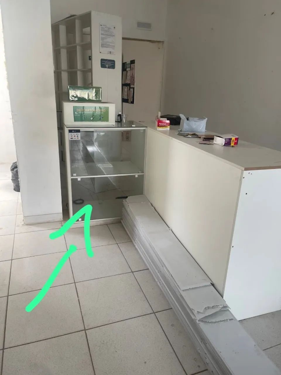 Gôndola e balcão de vidro 