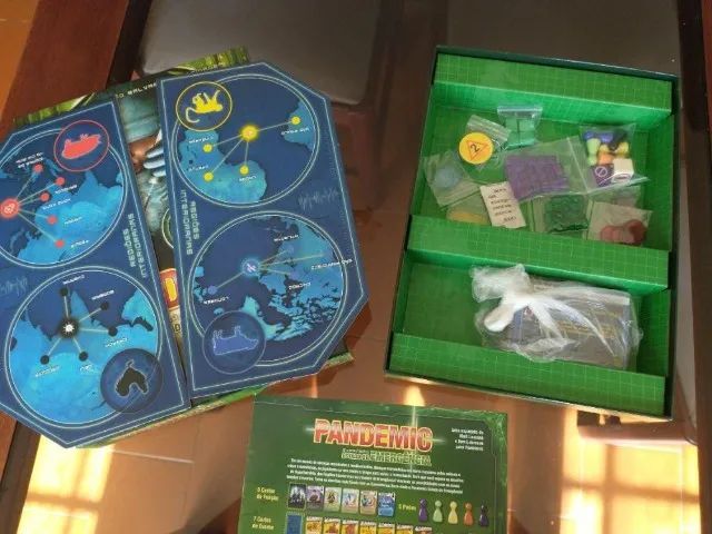Pandemic Estado de Emergência Jogo de Tabuleiro - Foto 3